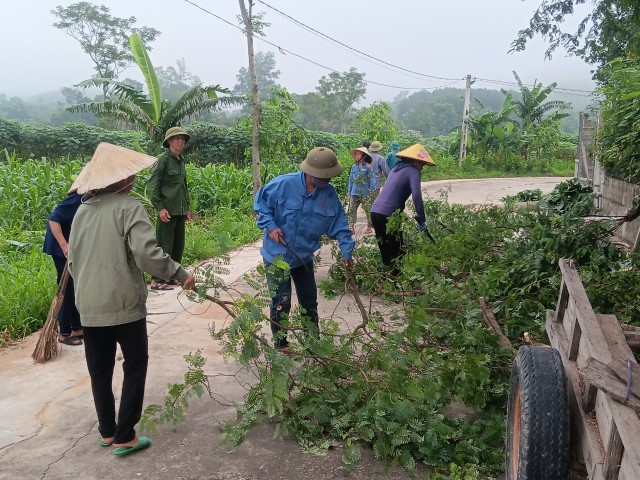 Xã Sơn Lĩnh ra quân thực hiện tháng cao điểm XD NTM.